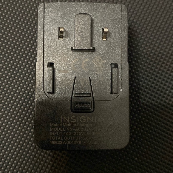 Insignia™ - 3-Port USB International Wall Charger - Black - Picture 6 of 12